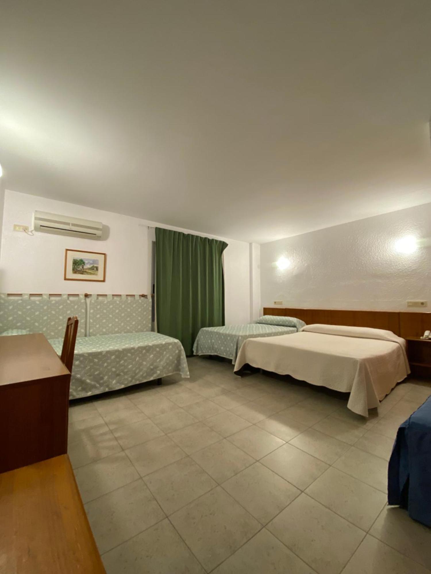 Hostal Blayet บาเลนเซีย ภายนอก รูปภาพ