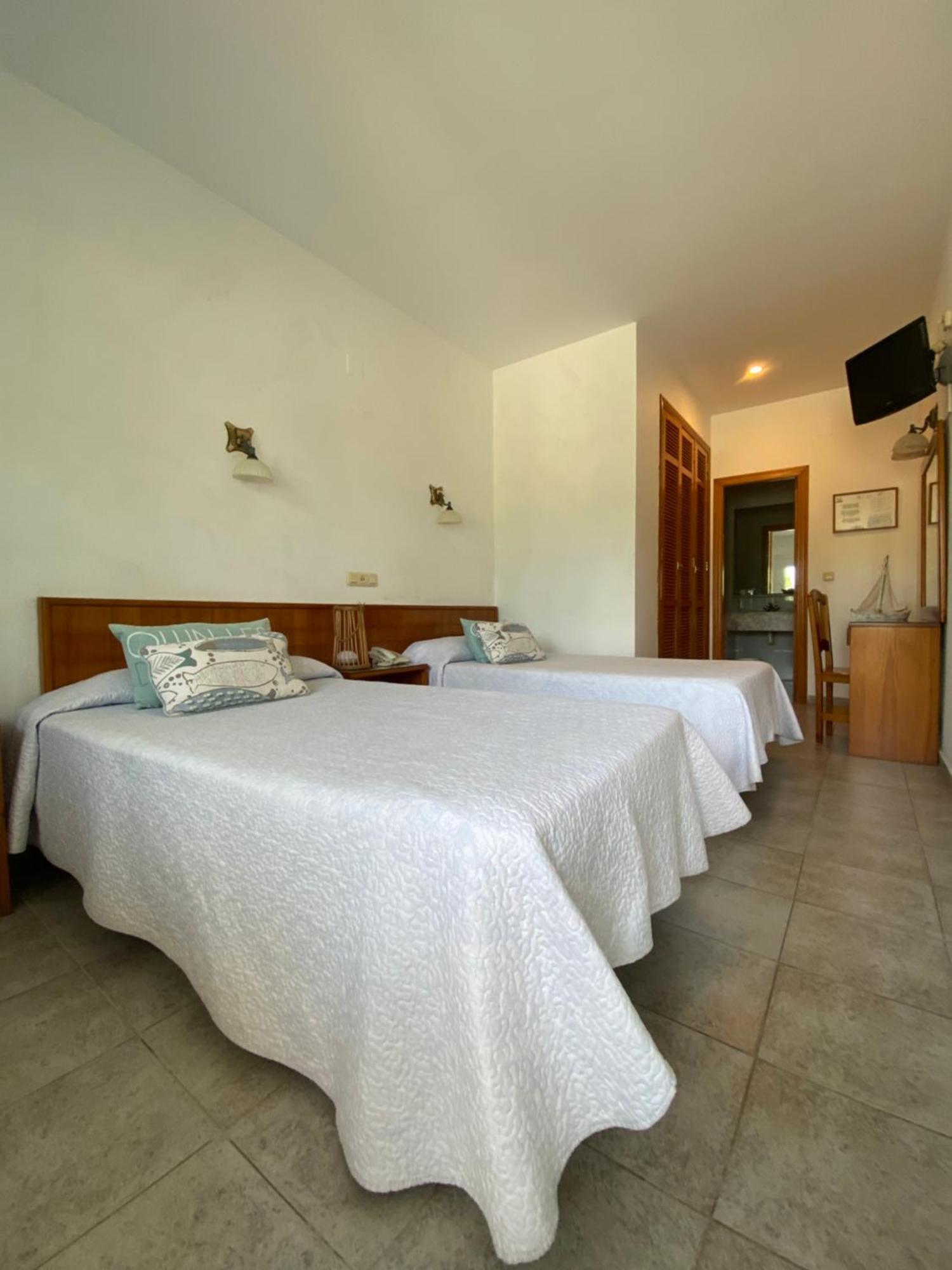 Hostal Blayet บาเลนเซีย ภายนอก รูปภาพ