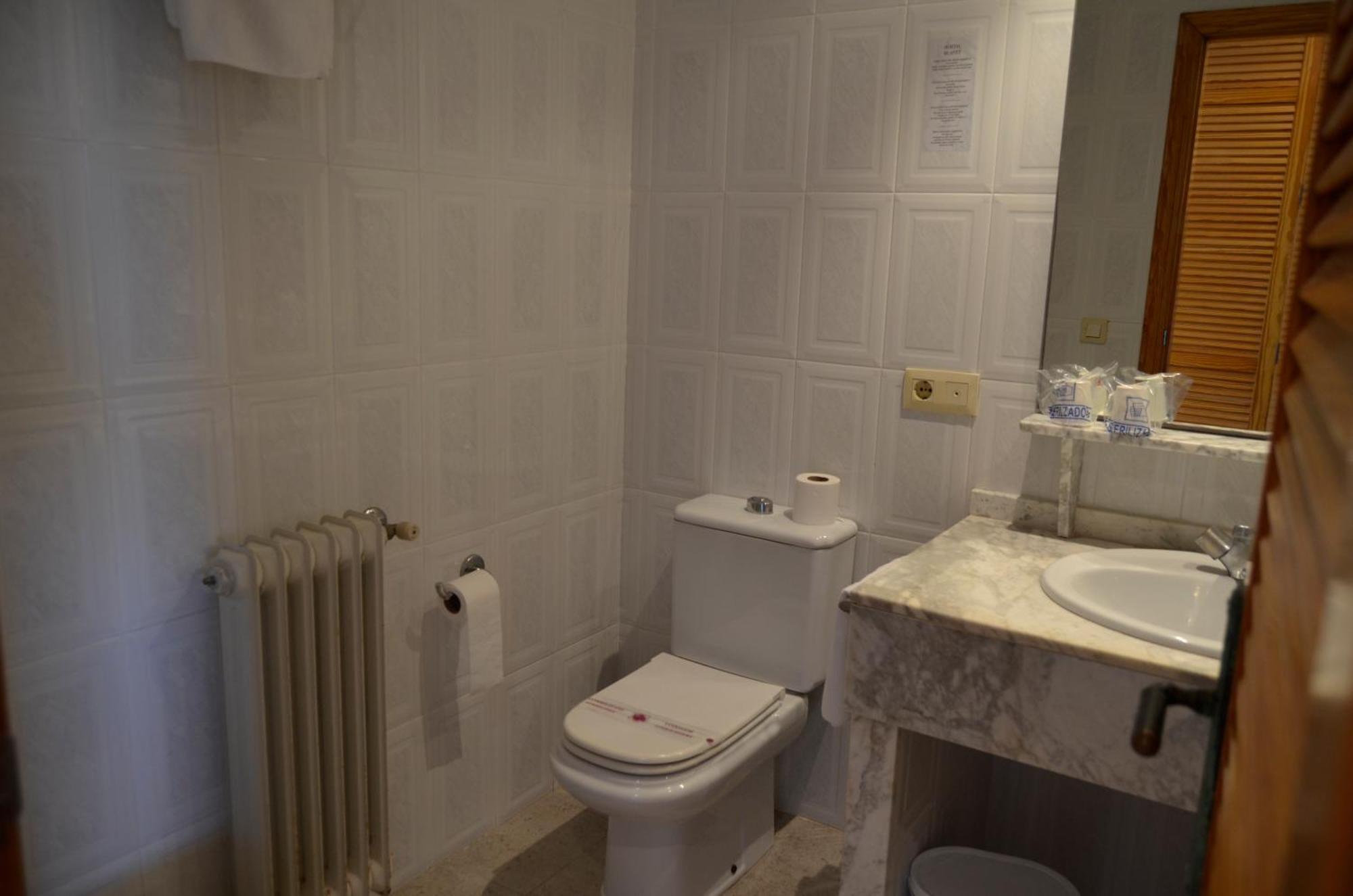 Hostal Blayet บาเลนเซีย ภายนอก รูปภาพ
